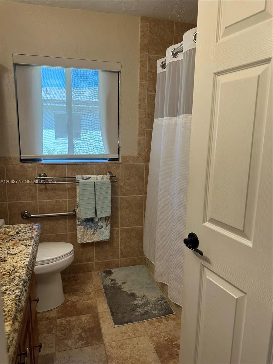 445 Lakeview Dr #1 Weston, FL 33326