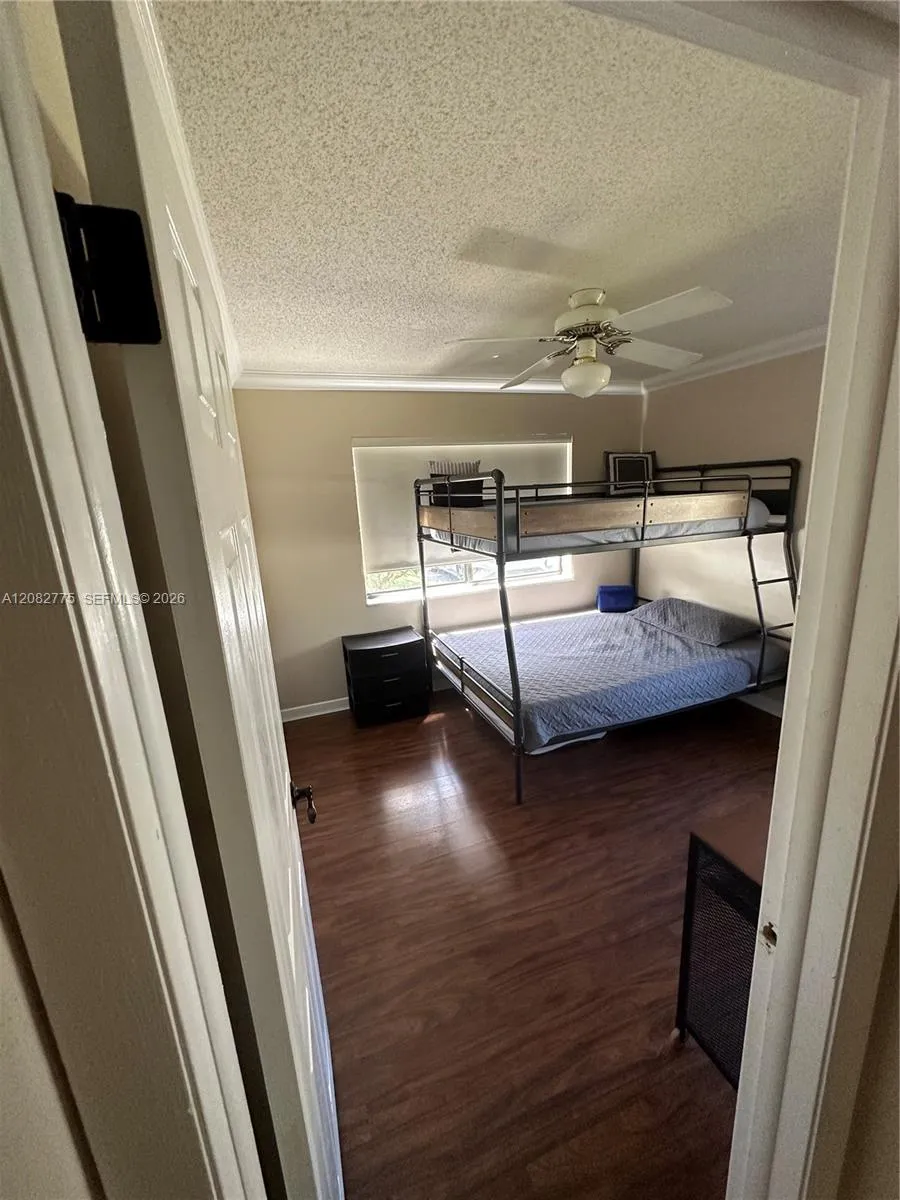 445 Lakeview Dr #1 Weston, FL 33326