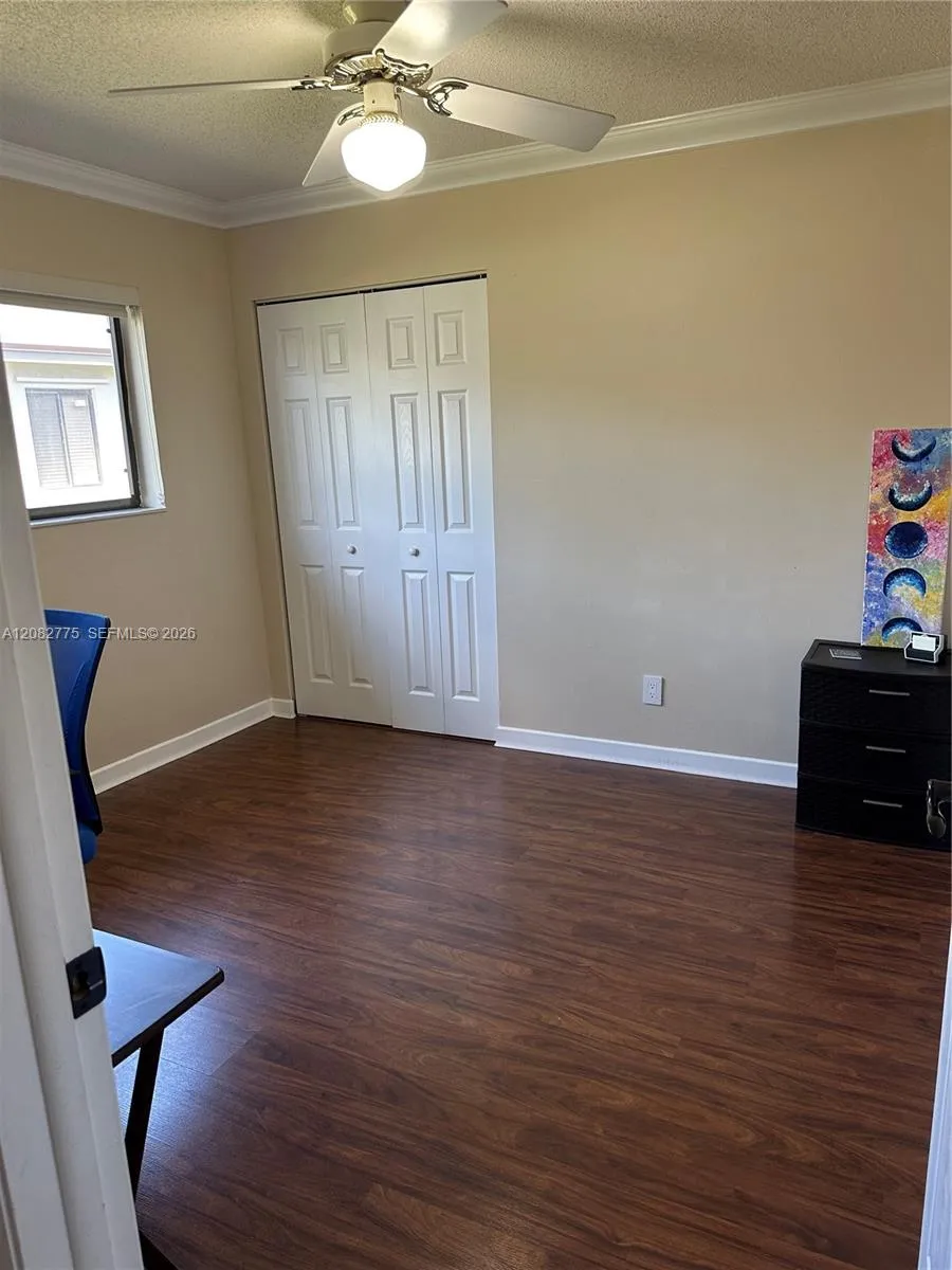 445 Lakeview Dr #1 Weston, FL 33326