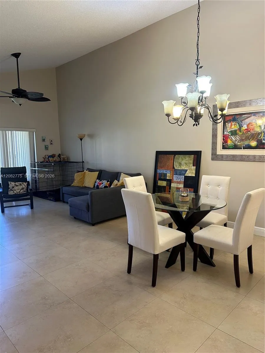 445 Lakeview Dr #1 Weston, FL 33326