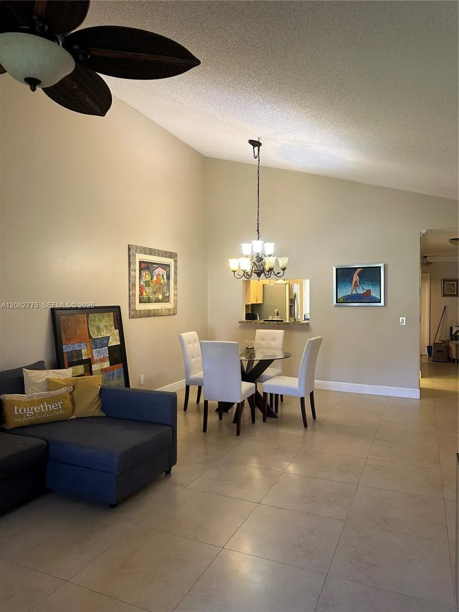 445 Lakeview Dr #1 Weston, FL 33326