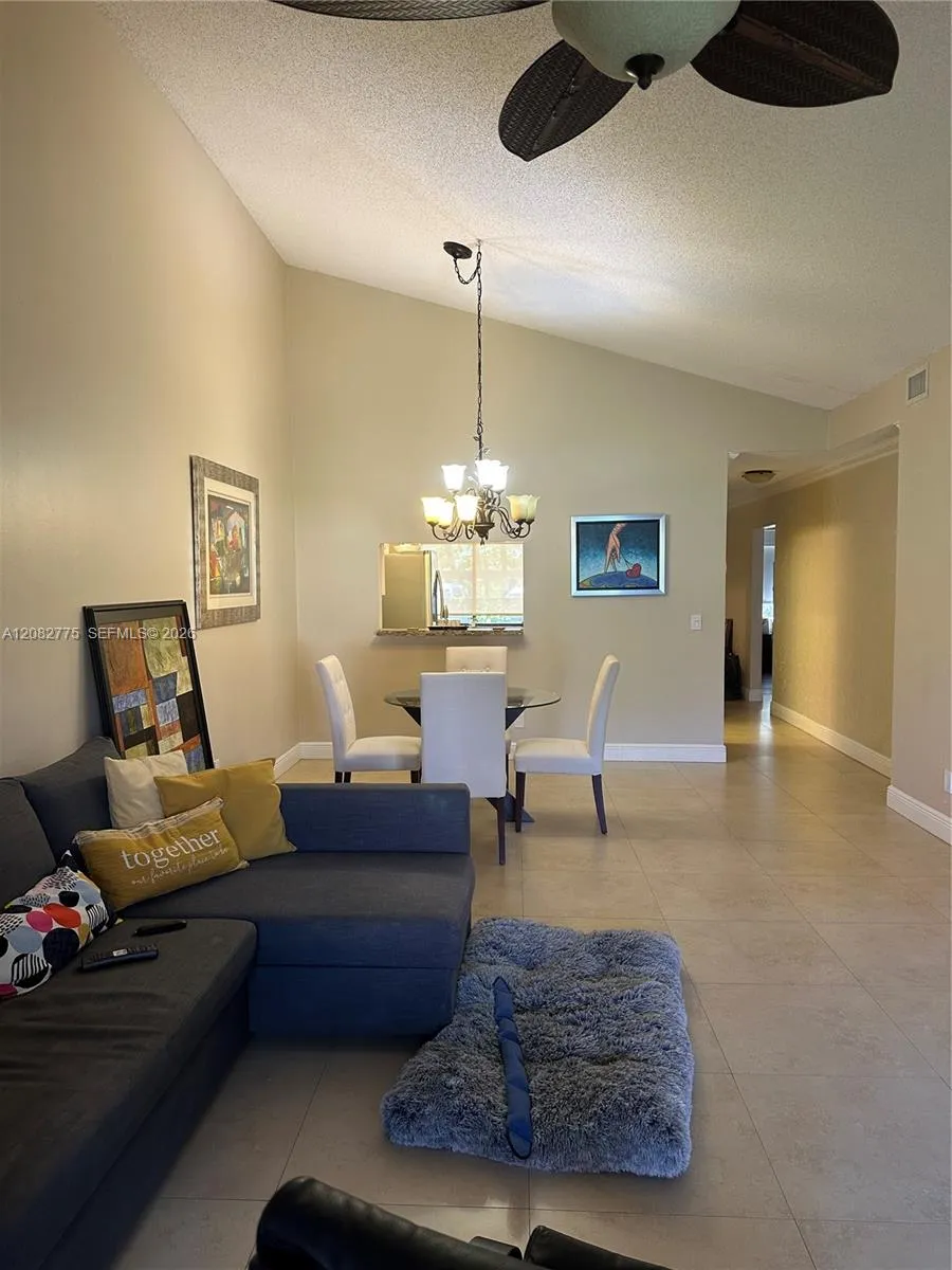 445 Lakeview Dr #1 Weston, FL 33326