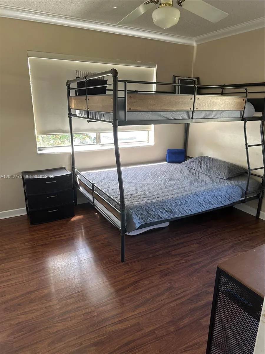 445 Lakeview Dr #1 Weston, FL 33326