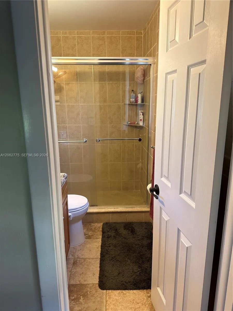 445 Lakeview Dr #1 Weston, FL 33326