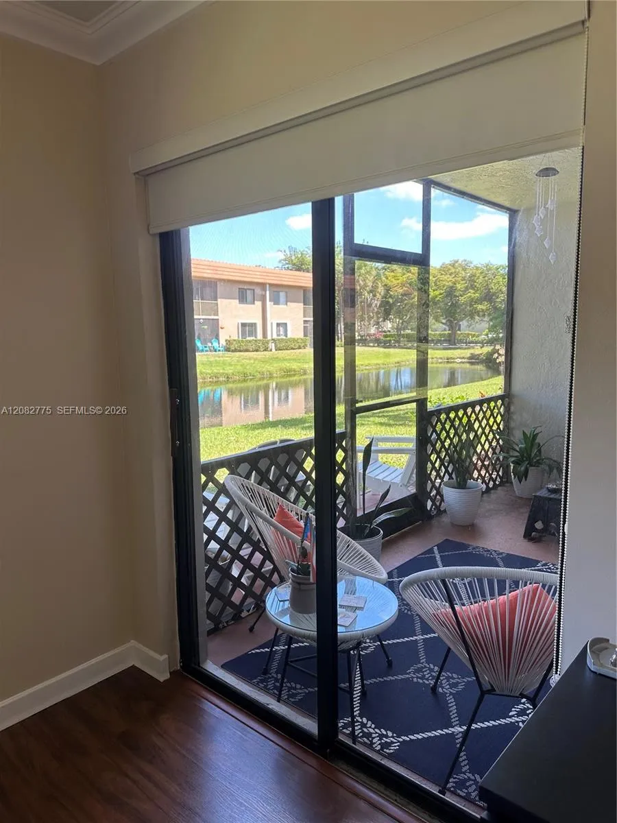 445 Lakeview Dr #1 Weston, FL 33326