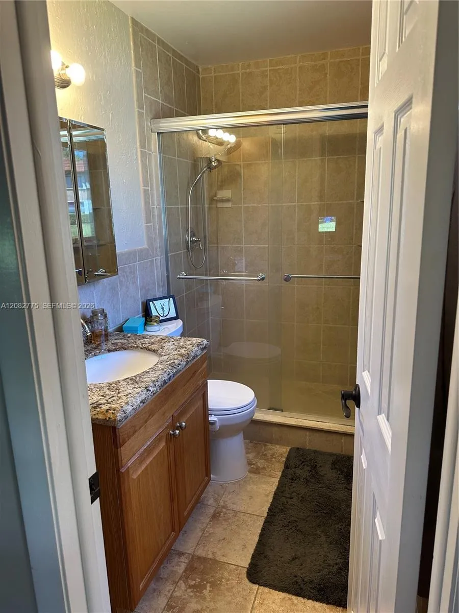 445 Lakeview Dr #1 Weston, FL 33326