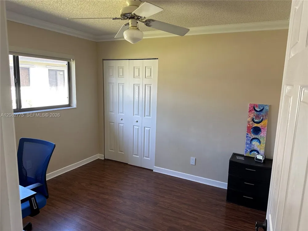 445 Lakeview Dr #1 Weston, FL 33326