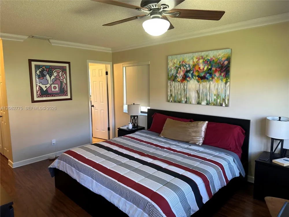 445 Lakeview Dr #1 Weston, FL 33326