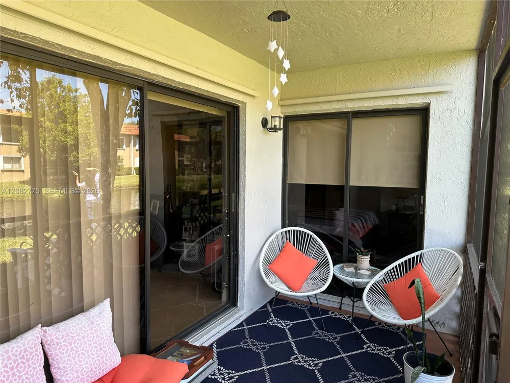 445 Lakeview Dr #1 Weston, FL 33326