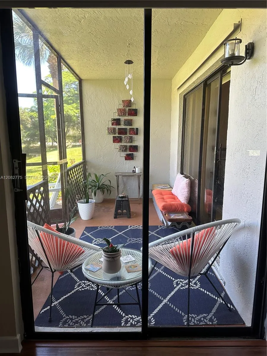 445 Lakeview Dr #1 Weston, FL 33326