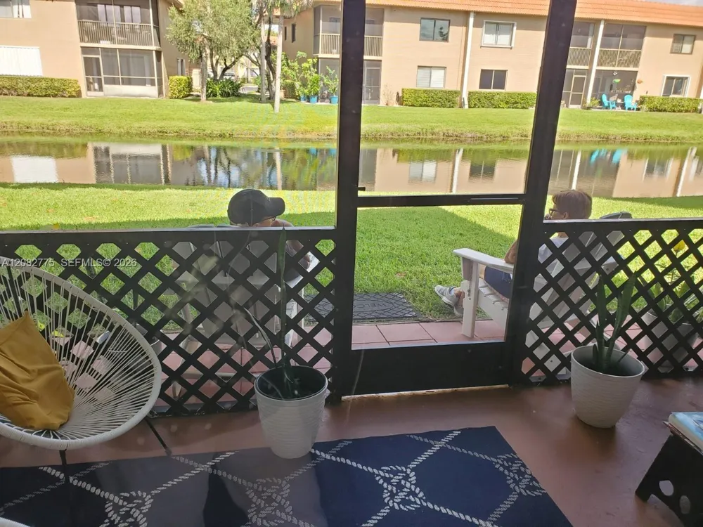 445 Lakeview Dr #1 Weston, FL 33326
