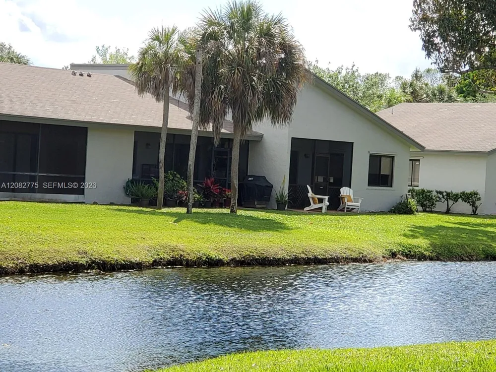 445 Lakeview Dr #1 Weston, FL 33326