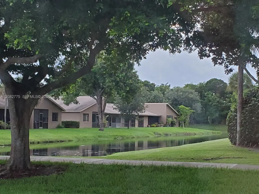 445 Lakeview Dr #1 Weston, FL 33326