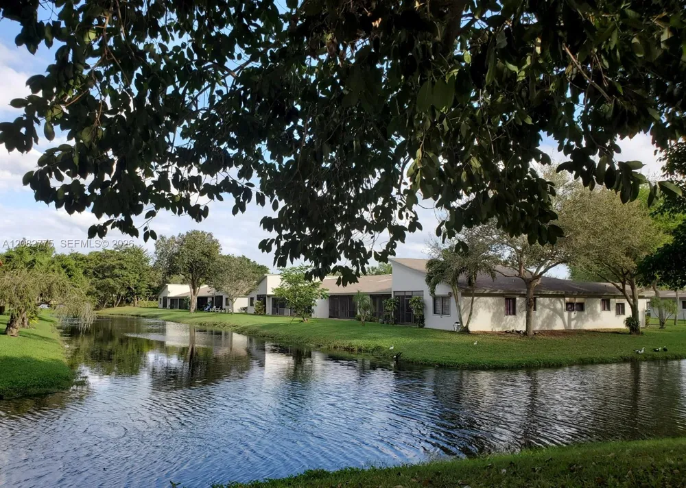 445 Lakeview Dr #1 Weston, FL 33326