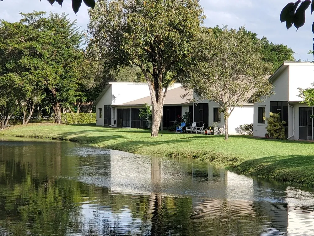 445 Lakeview Dr #1 Weston, FL 33326