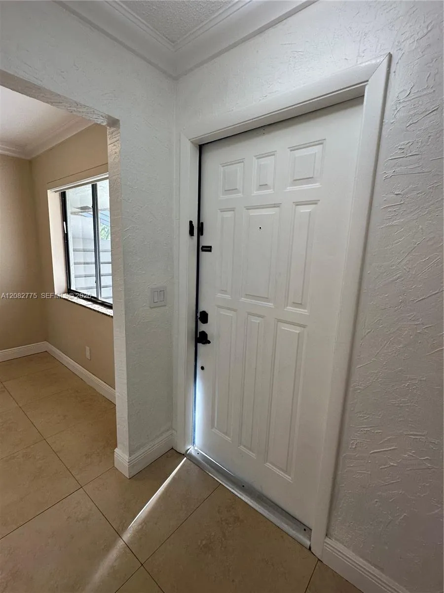 445 Lakeview Dr #1 Weston, FL 33326