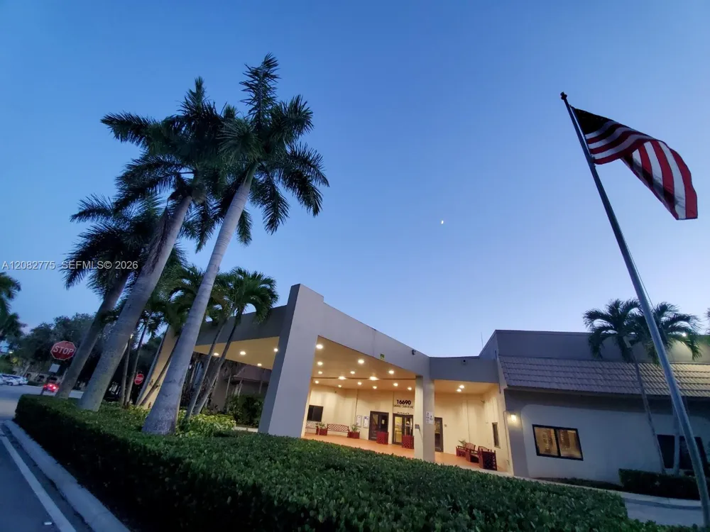 445 Lakeview Dr #1 Weston, FL 33326