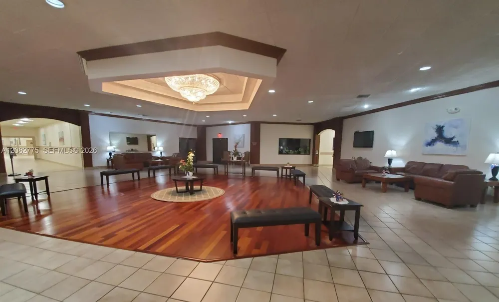445 Lakeview Dr #1 Weston, FL 33326