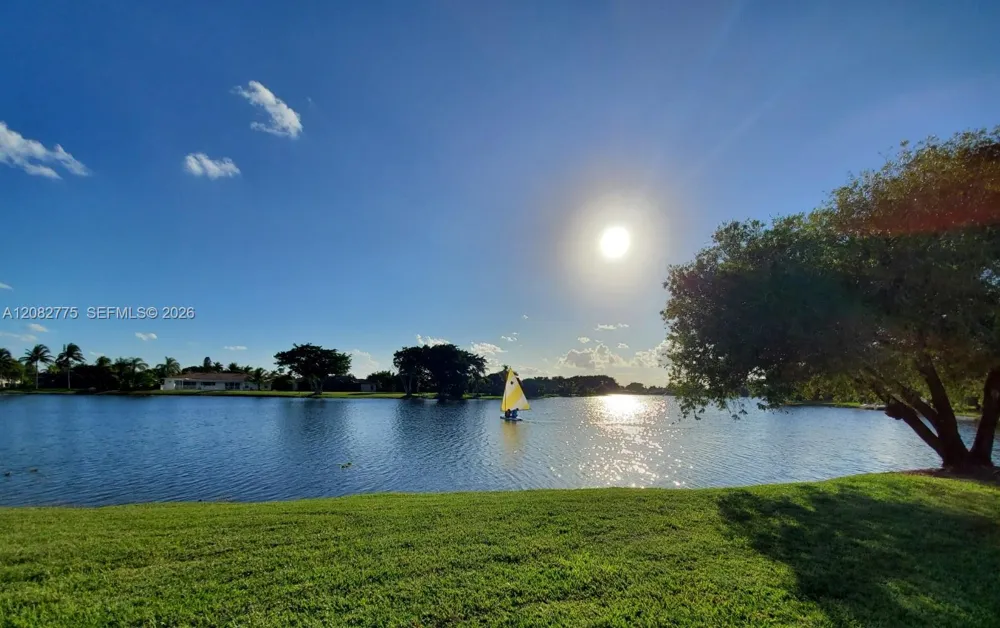 445 Lakeview Dr #1 Weston, FL 33326