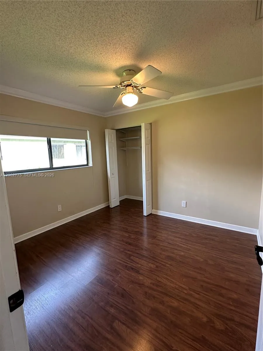 445 Lakeview Dr #1 Weston, FL 33326
