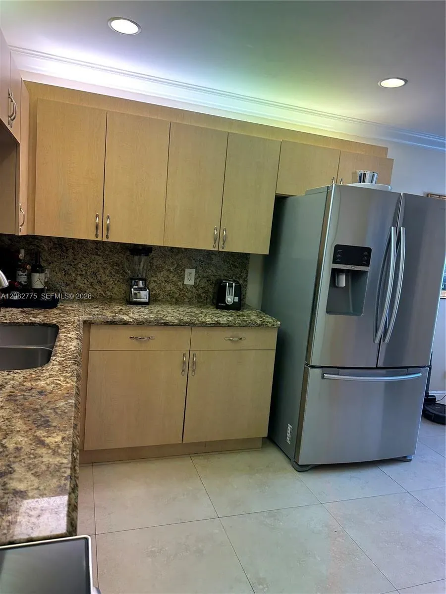 445 Lakeview Dr #1 Weston, FL 33326