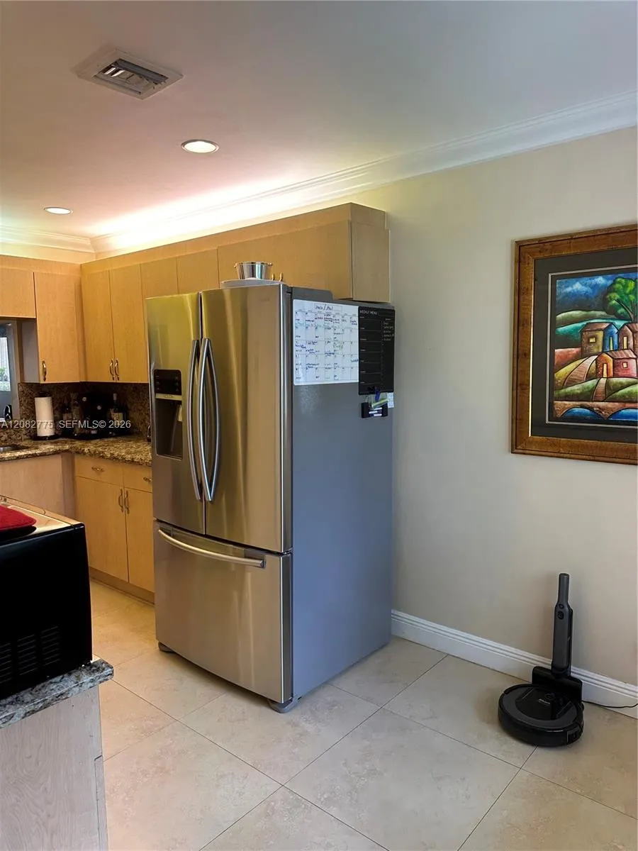 445 Lakeview Dr #1 Weston, FL 33326