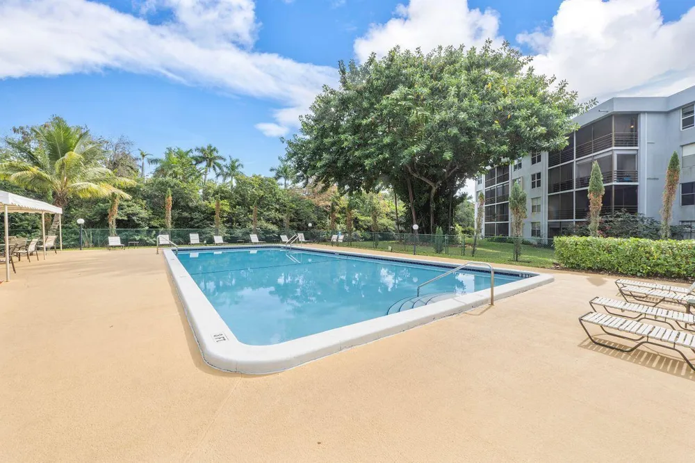 109 ROYAL PARK DRIVE #4D Oakland Park, FL 33309