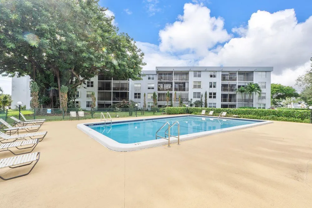 109 ROYAL PARK DRIVE #4D Oakland Park, FL 33309