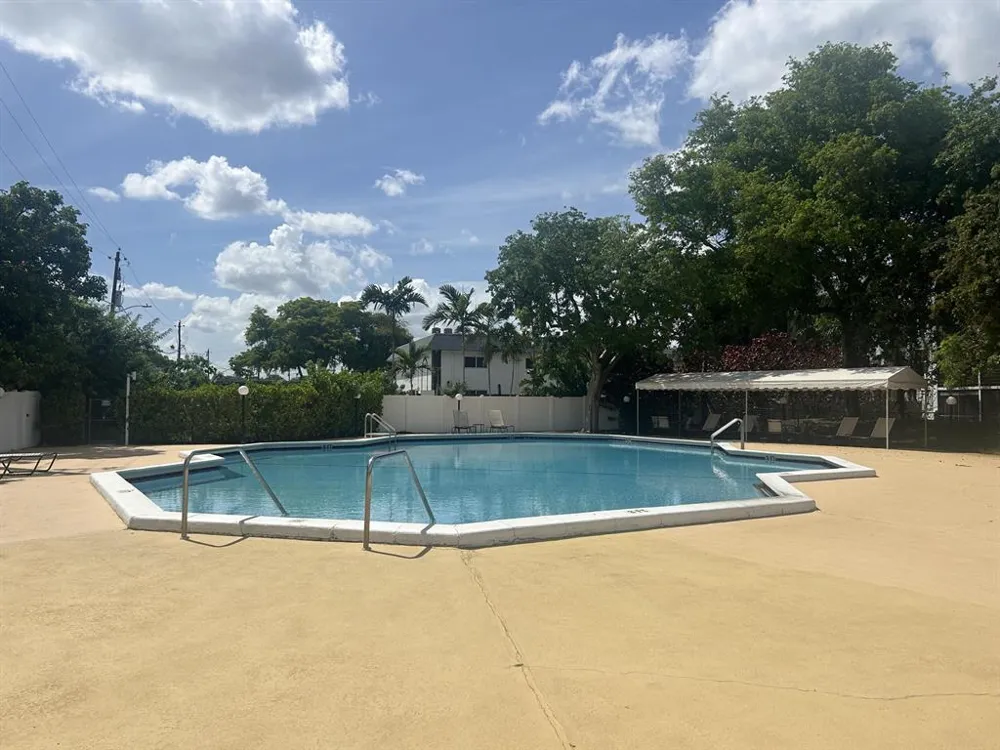 109 ROYAL PARK DRIVE #4D Oakland Park, FL 33309