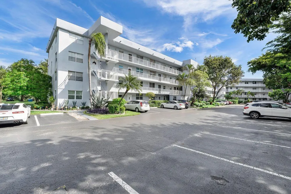 109 ROYAL PARK DRIVE #4D Oakland Park, FL 33309