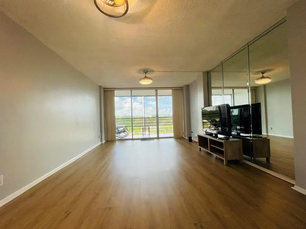 109 ROYAL PARK DRIVE #4D Oakland Park, FL 33309