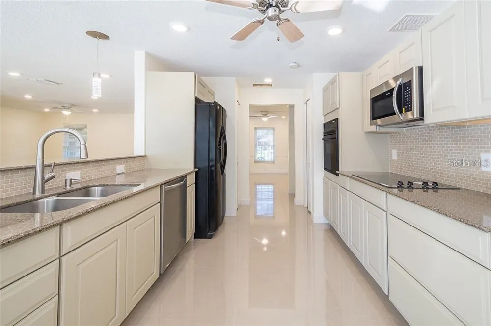 6195 VALERIAN BOULEVARD Orlando, FL 32819