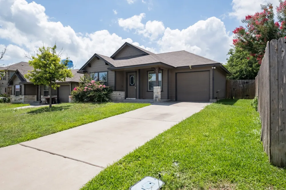 100 Azurite Drive Jarrell, TX 76537