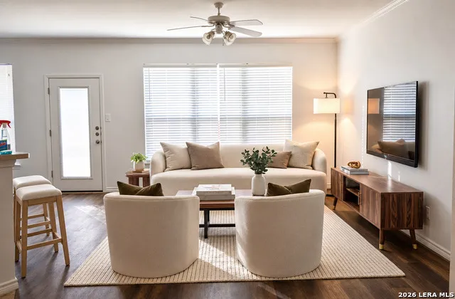 11842 GARDEN GATE San Antonio, TX 78213