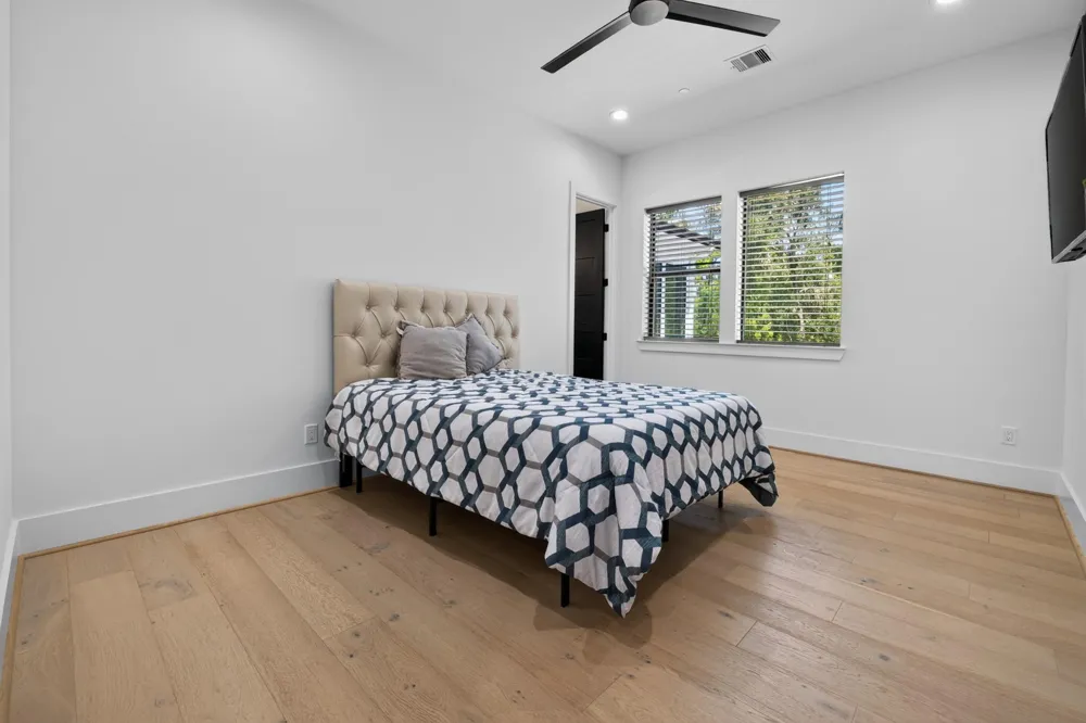 1432 Bingle Road Houston, TX 77055