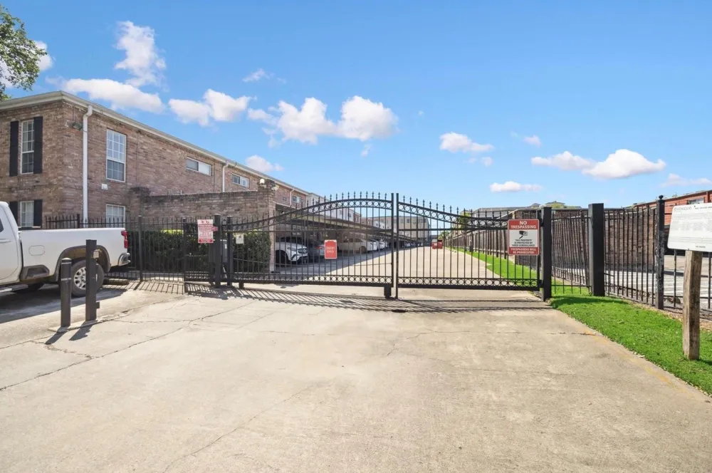6410 Del Monte Drive #3 Houston, TX 77057