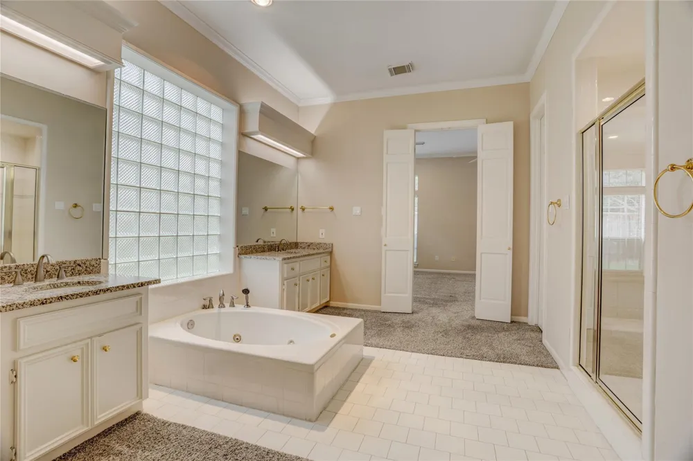 45 Ambleside Crescent Drive Sugar Land, TX 77479