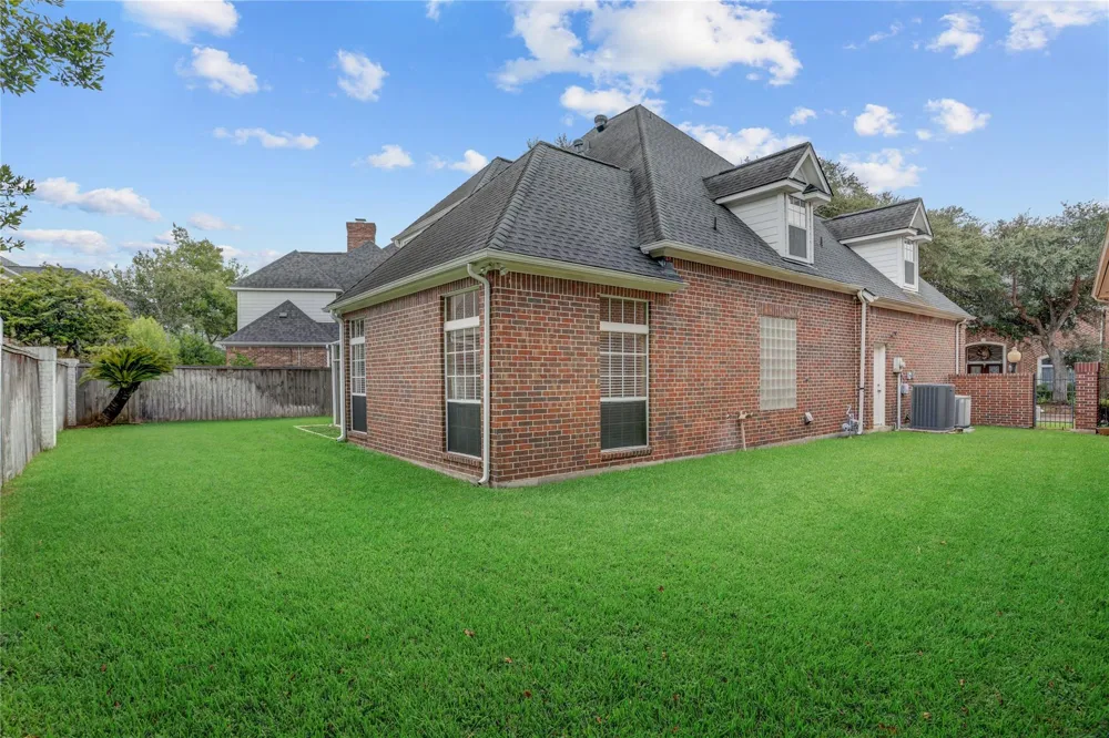 45 Ambleside Crescent Drive Sugar Land, TX 77479