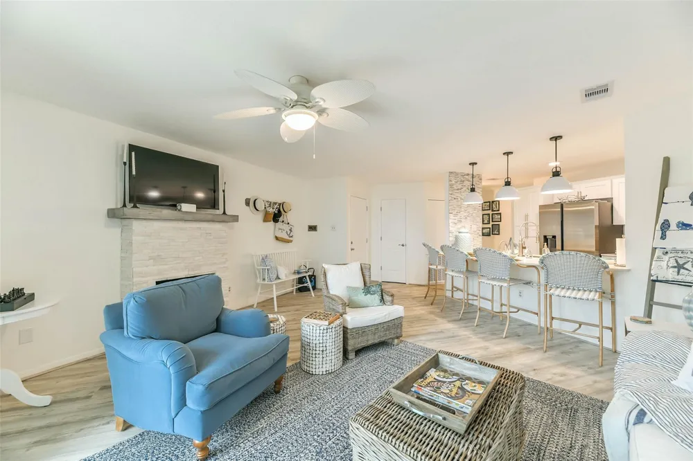 7312 Seawall Boulevard #217 Galveston, TX 77551