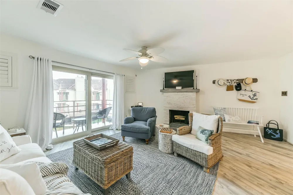 7312 Seawall Boulevard #217 Galveston, TX 77551