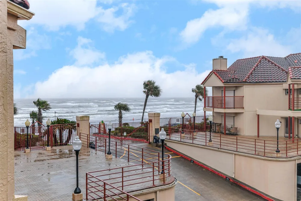 7312 Seawall Boulevard #217 Galveston, TX 77551