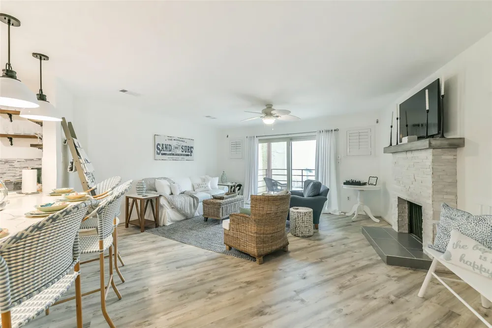 7312 Seawall Boulevard #217 Galveston, TX 77551