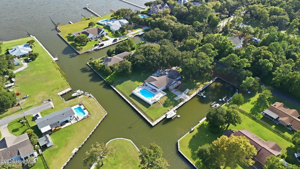 104 Sea Trace Lane Newport, NC 28570