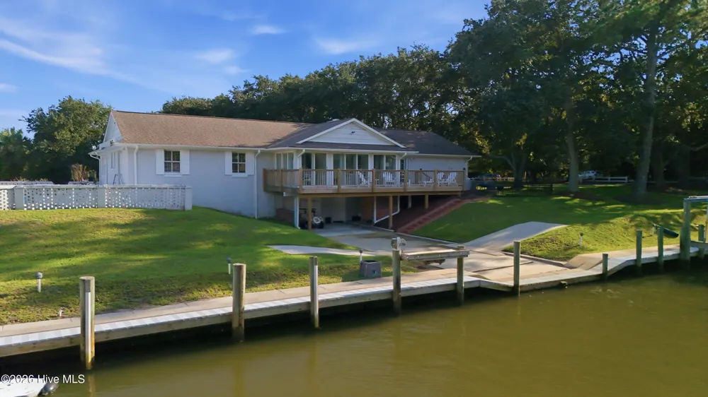 104 Sea Trace Lane Newport, NC 28570