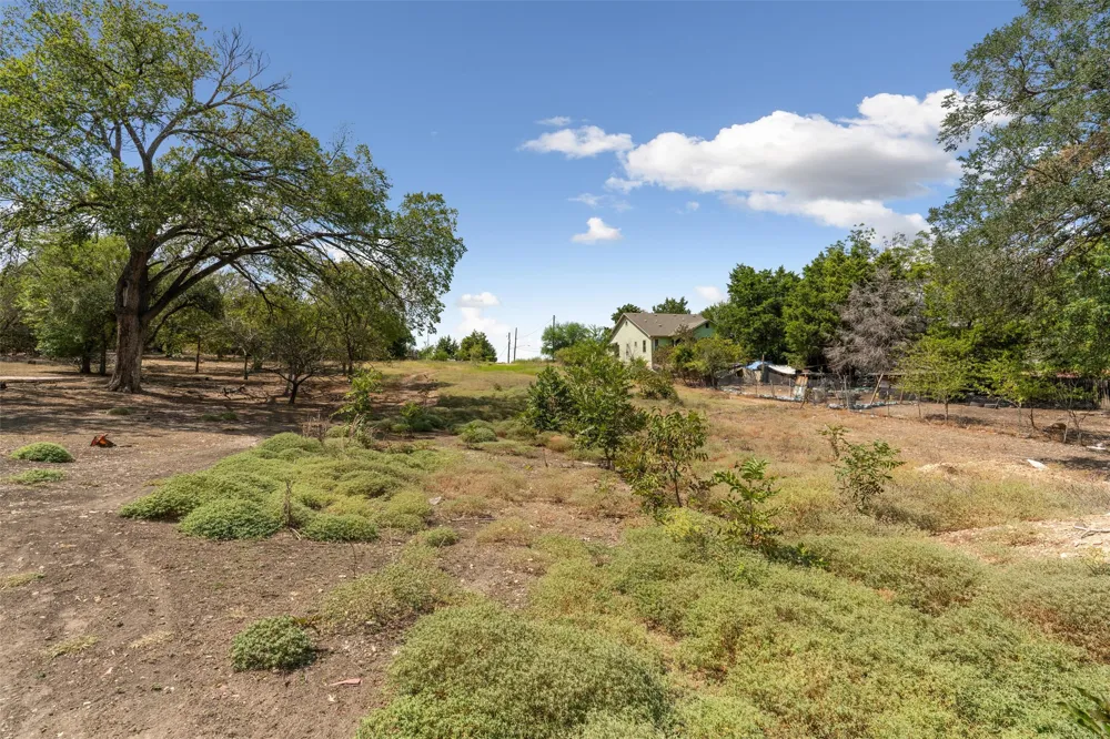 2404 Thrasher Lane Austin, TX 78741