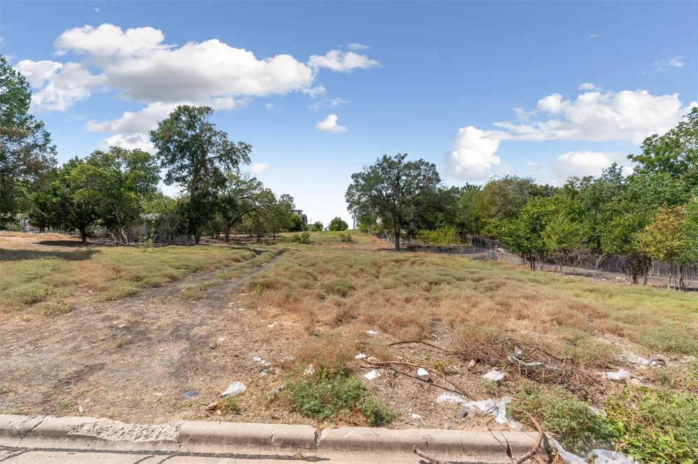 2404 Thrasher Lane Austin, TX 78741