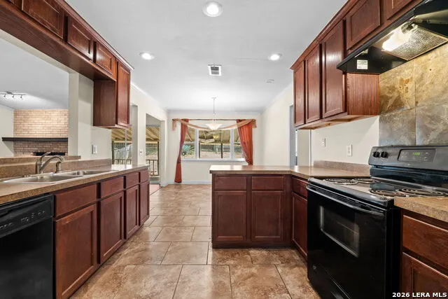 222 GUILFORD FRG Universal City, TX 78148