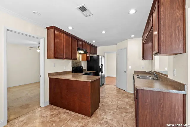 222 GUILFORD FRG Universal City, TX 78148