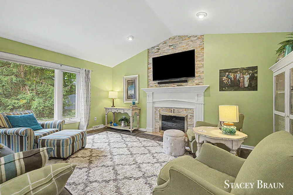2310 NE Chelsea Road NE Grand Rapids, MI 49505