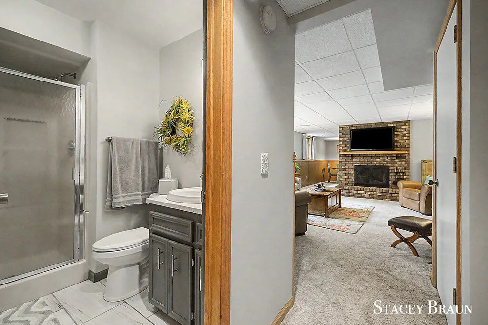 2310 NE Chelsea Road NE Grand Rapids, MI 49505